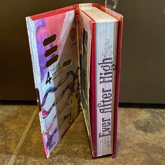 New Ever After High Wrap Bracelet Kit. Opened book with supplies intact. - Picture 8 of 10